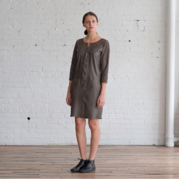 Humanoid dress - Picture 1 of 7